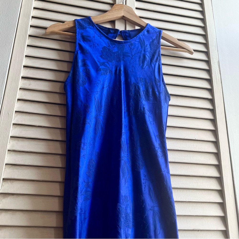 Vintage Blue 90s floral silk blend dress with keyhole detail on back